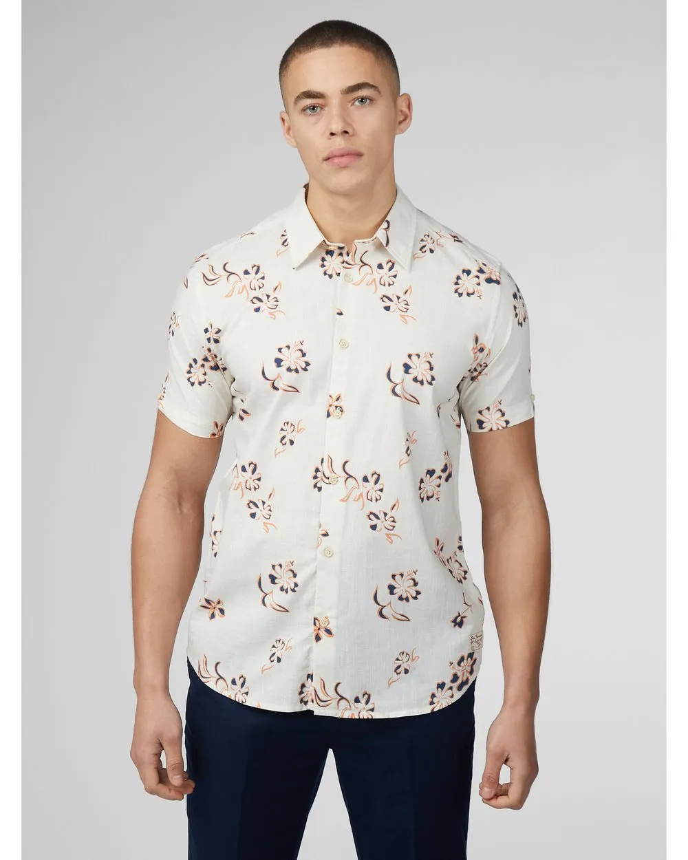 Ben Sherman Linear Floral Print S/S Shirt 015