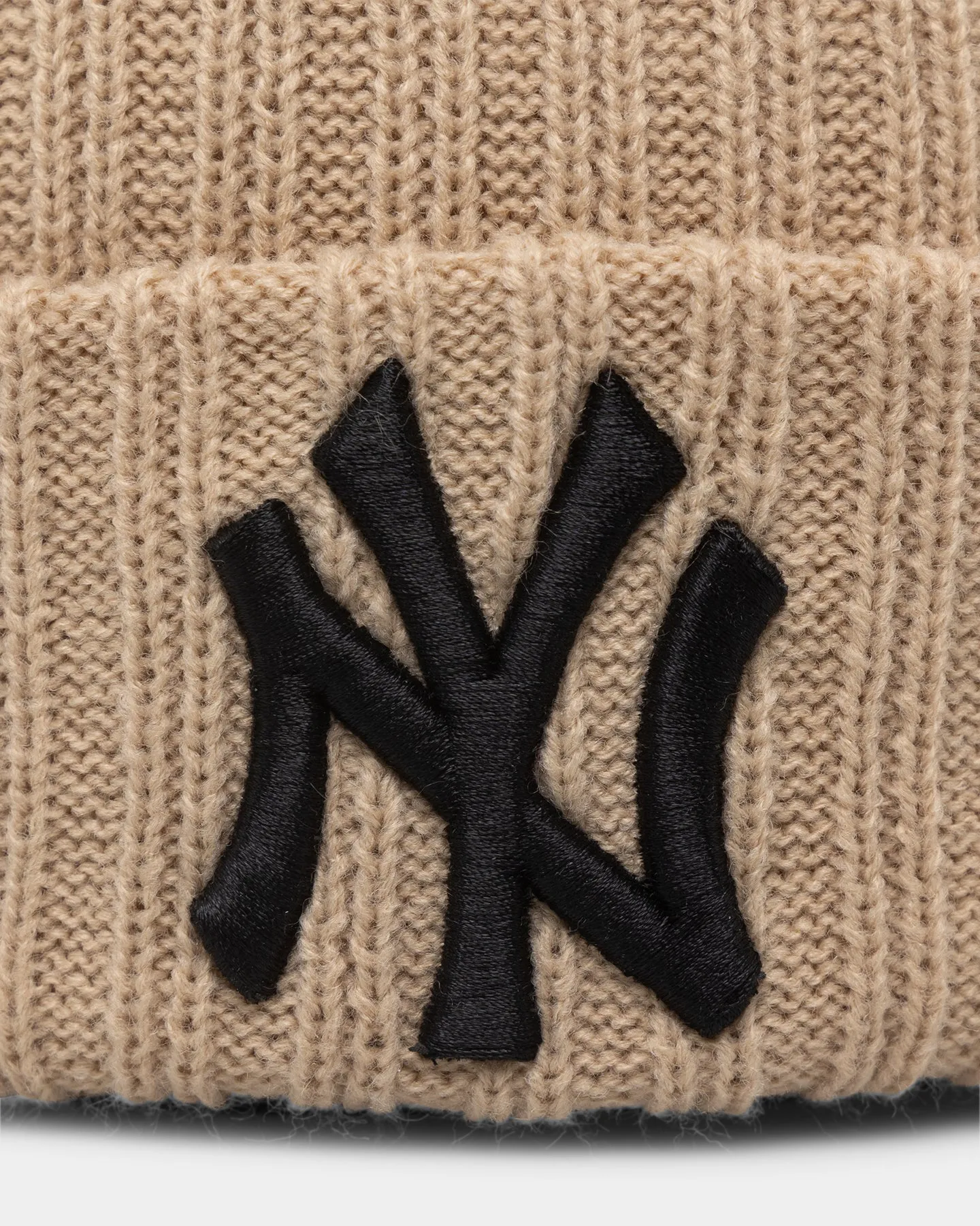 New Era New York Yankees Knitted Beanie Light Beige